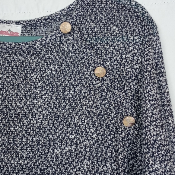 4/$20 Kiki La Rue heathered gray oversized top - Picture 2 of 7